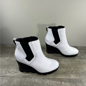 Sorel Joan Uptown Wedge Chelsea White Leather Womens Ankle Boots Size 6 US